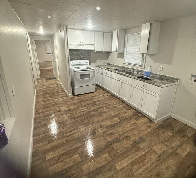 Photo - 403 Poplar St