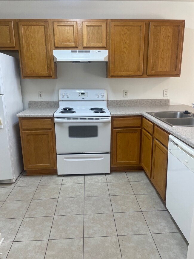 Photo - "Charming 2-Bed, 2-Bath Townhouse in Fort ...