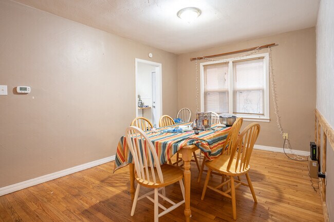 Dining Room - 2123 W Sherwood Ave