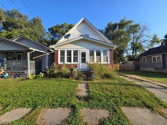 Building Photo - 2 Bedroom House
