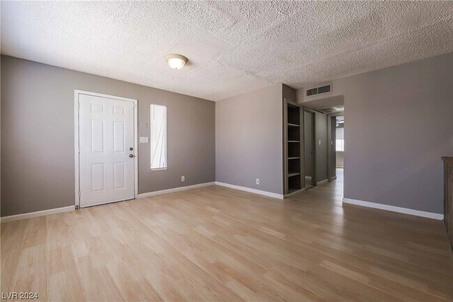 Photo - 833 N Bruce St