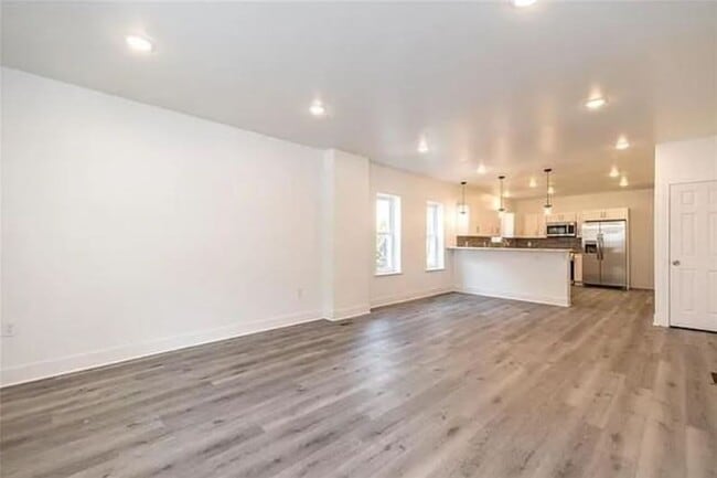 Photo - Beautiful 4 Bedroom Newly renovated home!