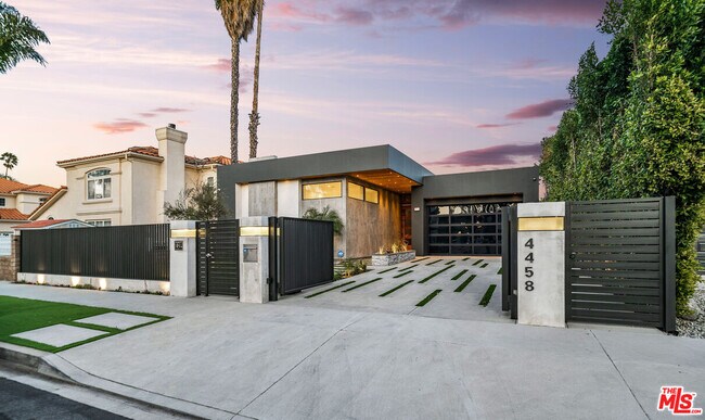 Photo - 4458 Mammoth Ave