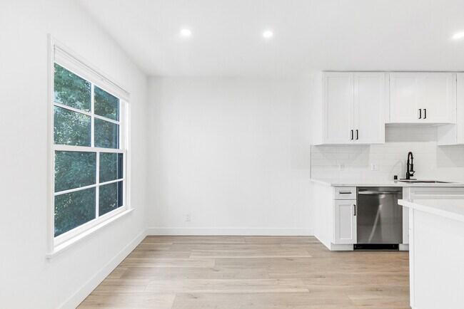 Photo - 408 N Maple Dr