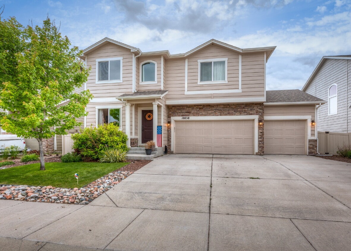 Photo - Welcome to 10858 Hidden Prairie Parkway – Your Dream Home in Ventana!