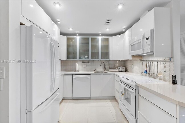 Photo - 6261 Bay Club Dr Unit 2