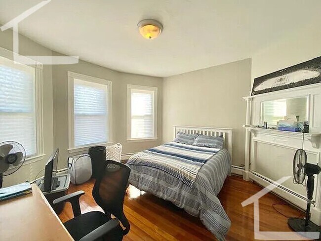 Building Photo - NO FEE on this Affordable Mission Hill Gem!  Sunny & Spacious, Great for NEU students!  Parking A...