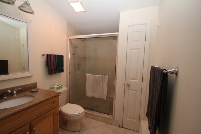 Building Photo - 231 Rivergate Dr Unit Cottage