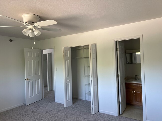 2474 N Florian