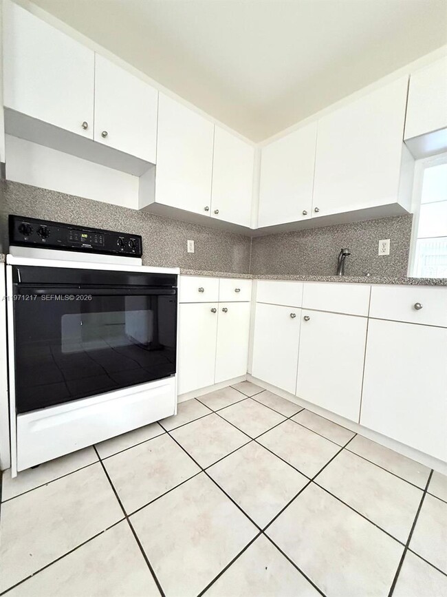 Photo - 1201 NE 191st St Unit G212