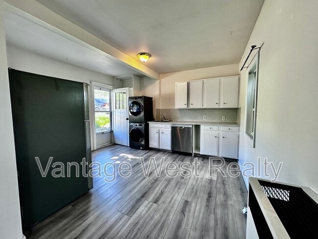 Photo - 1360-1360 Latta Rd