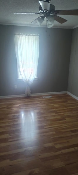 Photo - 1531 Katherine St NW