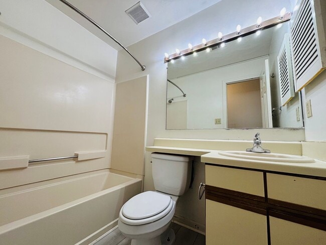 Photo - 403 Berryfield Ln