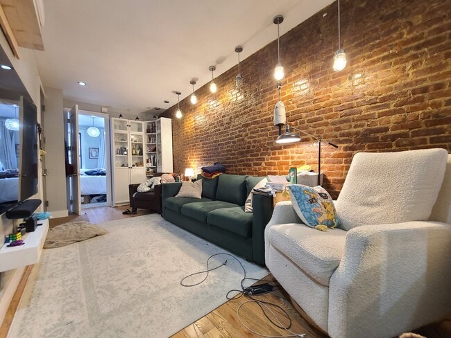 Photo - 1180 Halsey St Unit 3