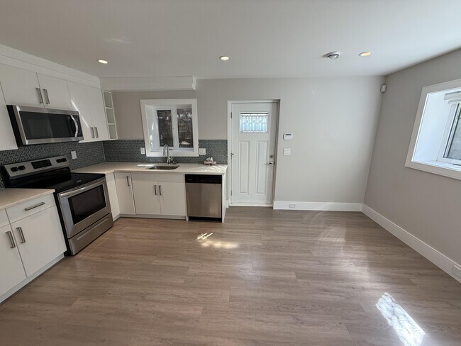 3842 Emerald Dr