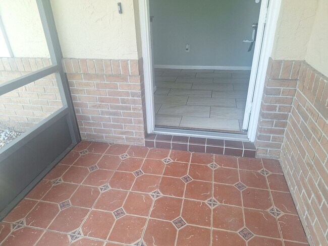 Photo - 2/2/2  SINGLE FAMILY IN GREAT LOCATION CALL LINDA PATTI 386.837.2882