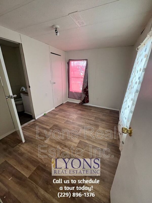 Photo - 228 E Grow St