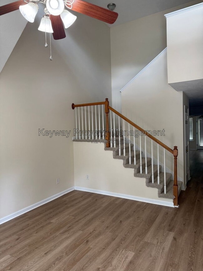 Photo - 615 Goodale Ln