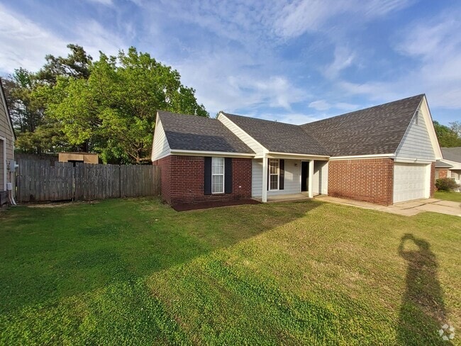Building Photo - 10770 Oak Leaf Dr Rental