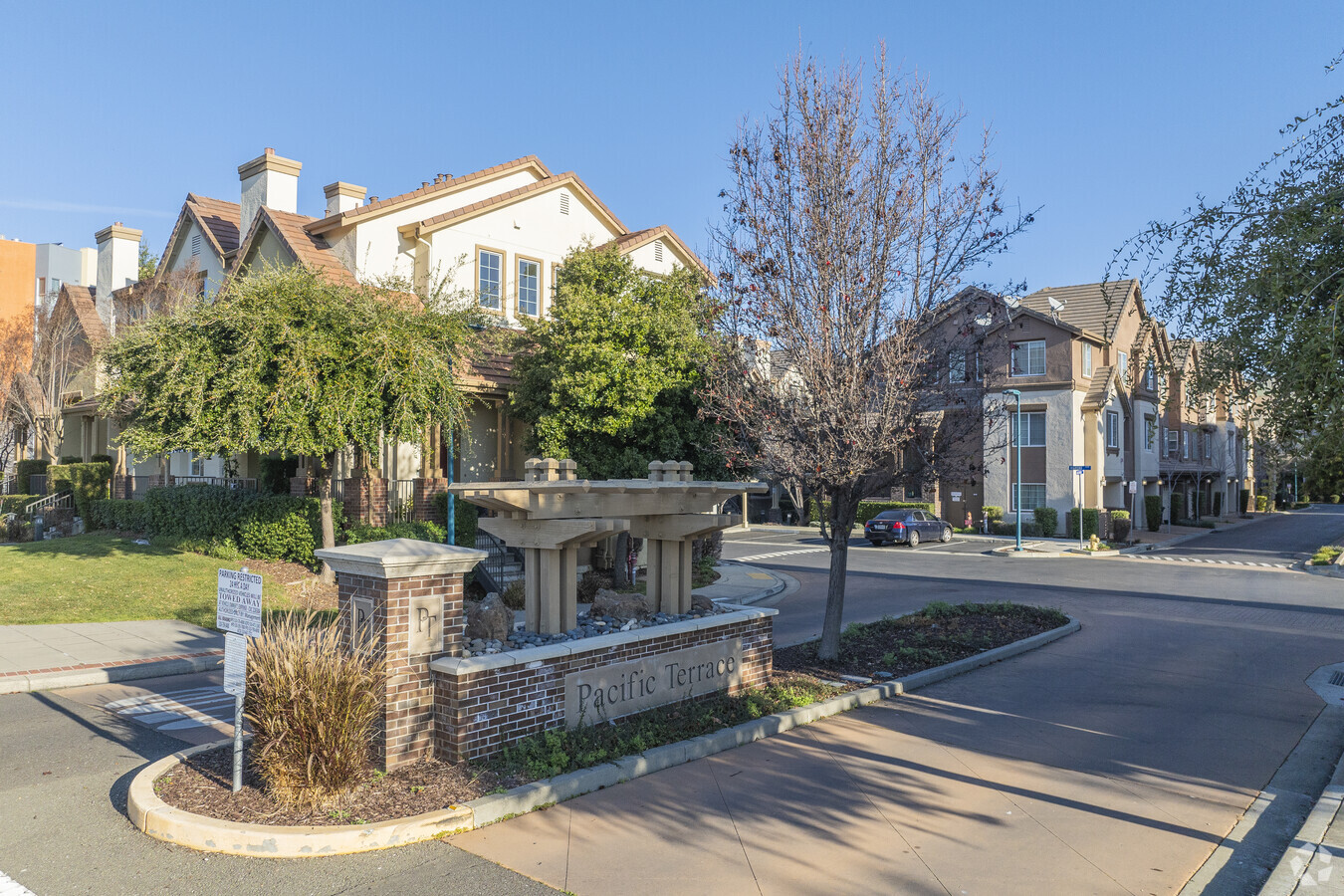 Entrance - Pacific Terrace