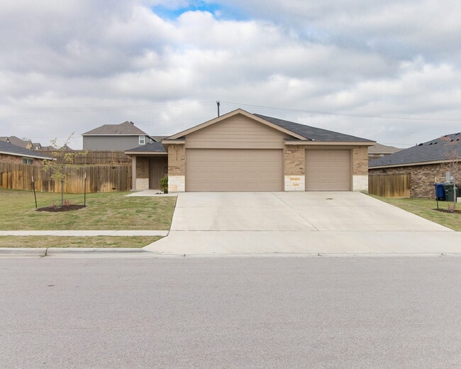Building Photo - "Charming 3-Bedroom Retreat with 2 Baths and 1,760 Sq Ft of Comfort in Copperas Cove!"