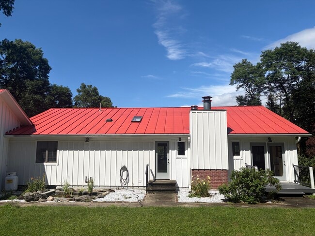 40 W Hunns Lake Rd