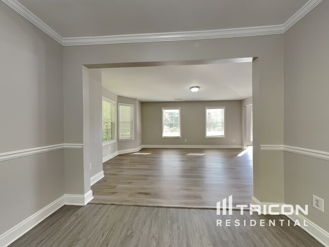 Photo - 3540 Stoney Creek Way