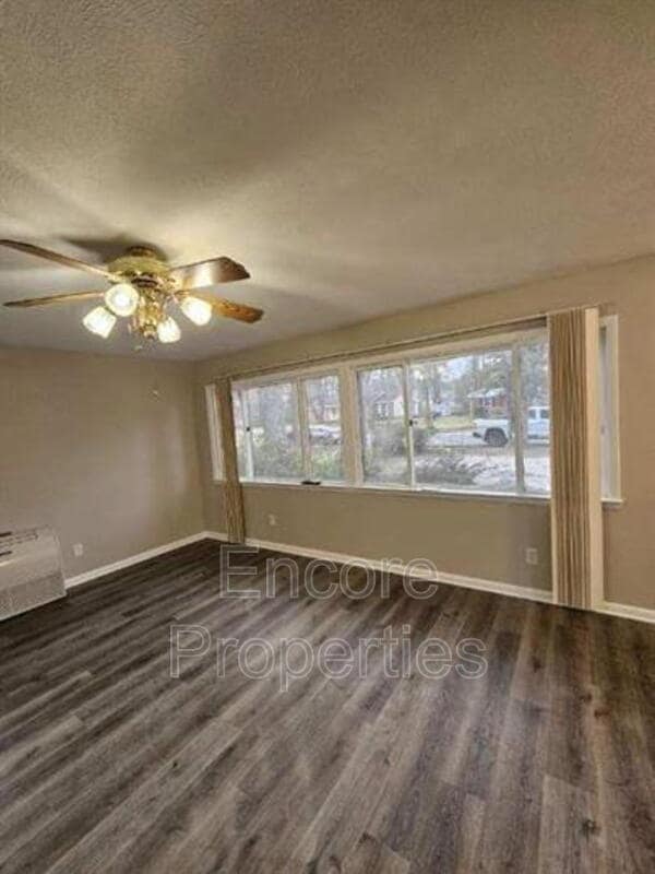 Photo - 901 Weiss Ave