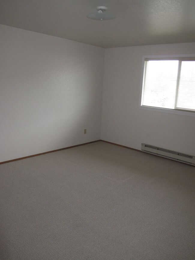 Photo - FF Harbor Crest Apartments (745 SE 8th Ave) Unit 103