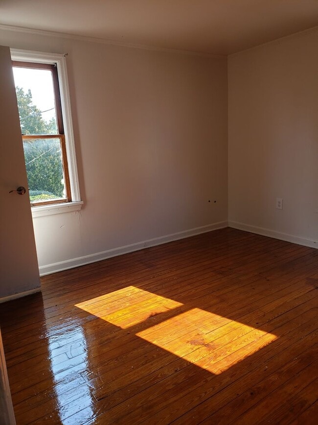 Photo - Robb Ave W 221-225 Unit 225 W Robb Ave "MET Accepted"