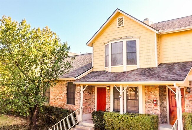 Building Photo - 11901 Swearingen Dr Unit 104