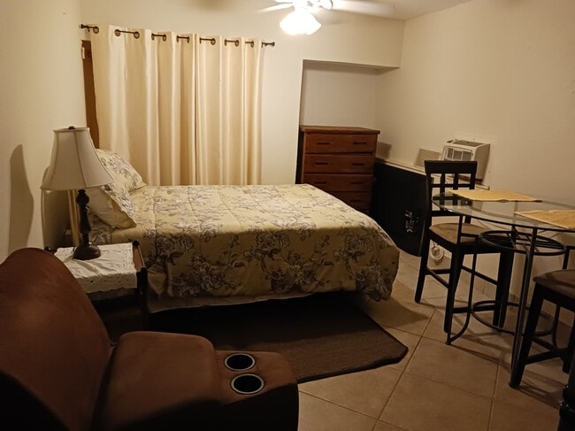 Building Photo - 7821 Hope St