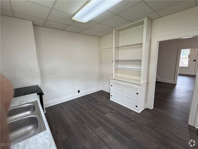 Building Photo - 1105 Virginia St Rental