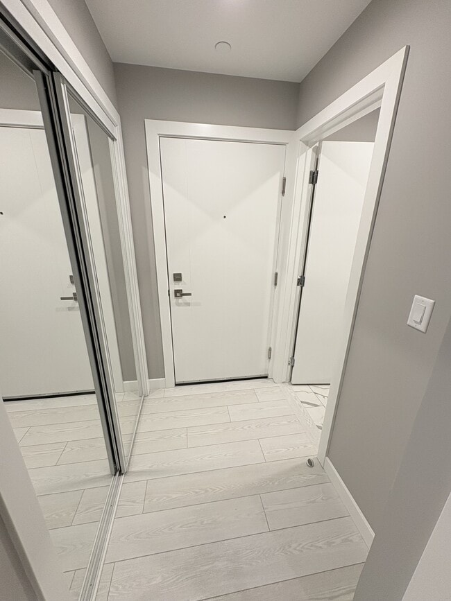 Photo - 310-215 15 Ave SW