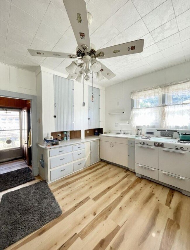 Photo - 806 E Loomis St Unit 1