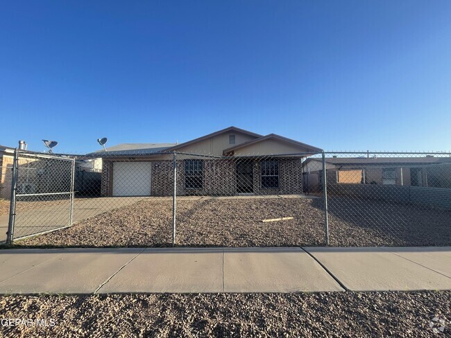 Building Photo - 5761 Longview Dr Rental