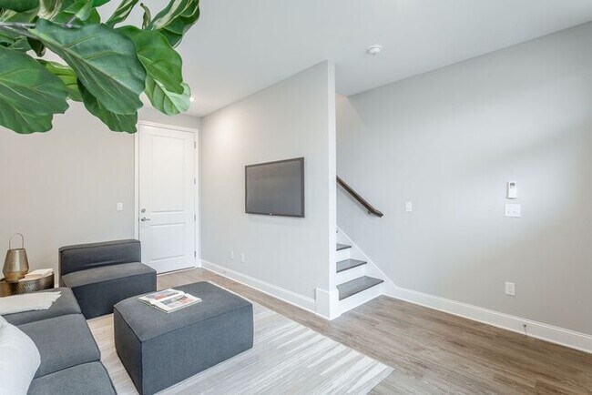 Photo - 2316 E 18th St Pl