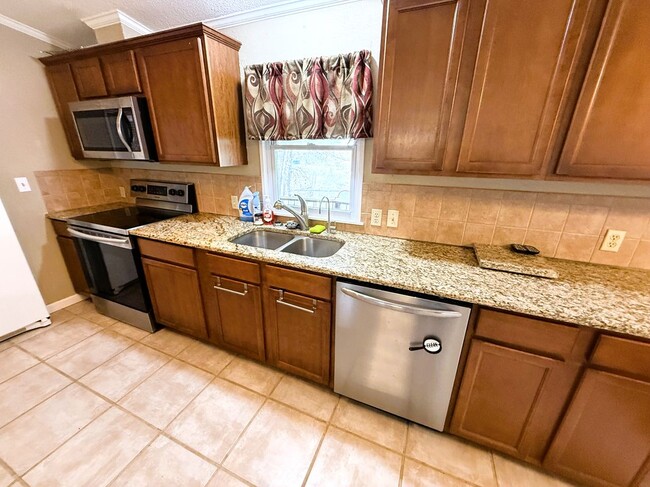 Photo - 212 Thornton Ln