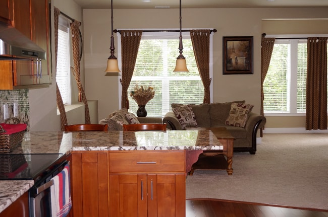 Photo - 9003 105 Ave SW