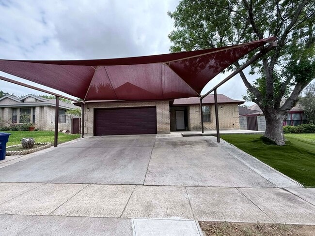 Building Photo - 1709 Kingwood Dr