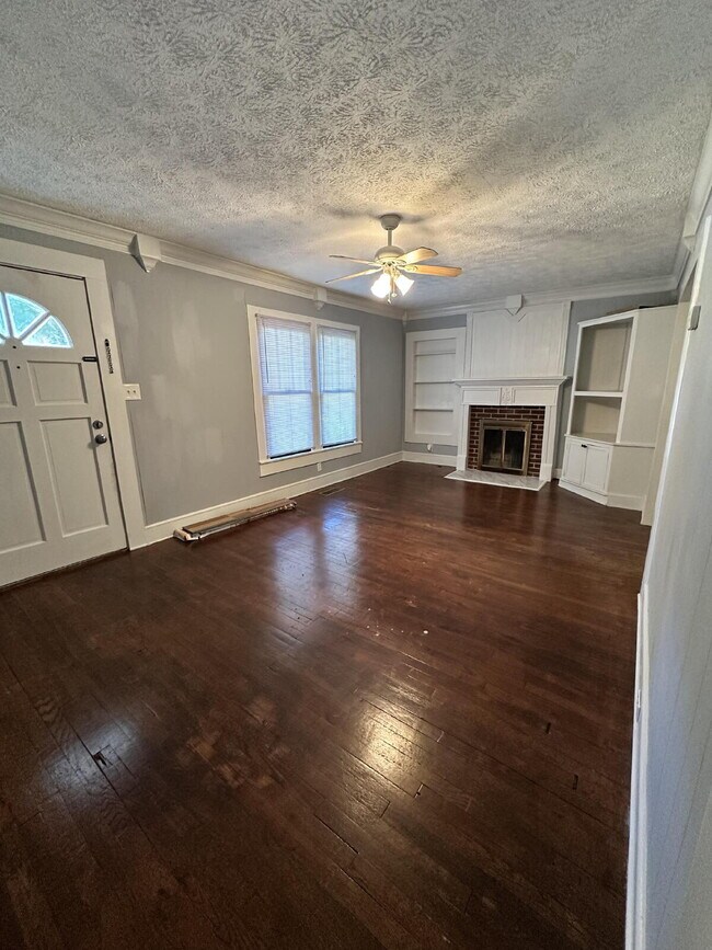 Photo - Charming 3 bed/1 bath in the city!