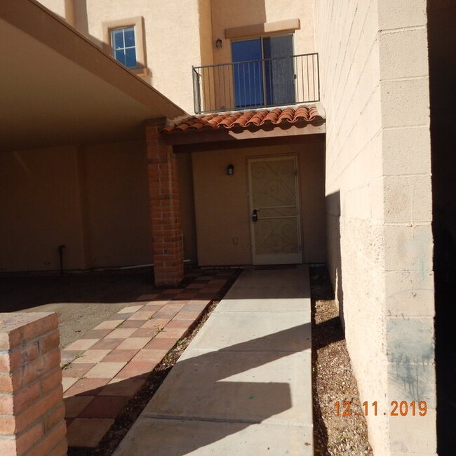Building Photo - Sahuarita Townhome