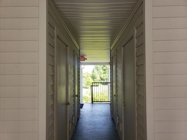 Photo - 1 Bed 1 Bath in desirable Williamsburg area of SW Orlando, $1499 Unit 526