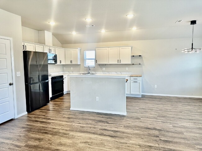 Photo - 920 Queen St