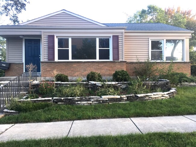 Photo - 142 E Grove St House