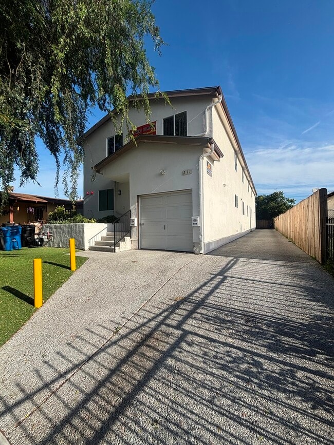 Photo - 213 W 82nd St