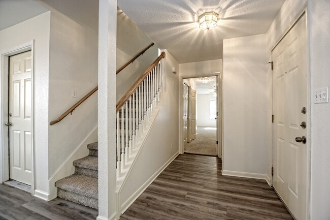 Photo - 101 S Mockingbird Cir