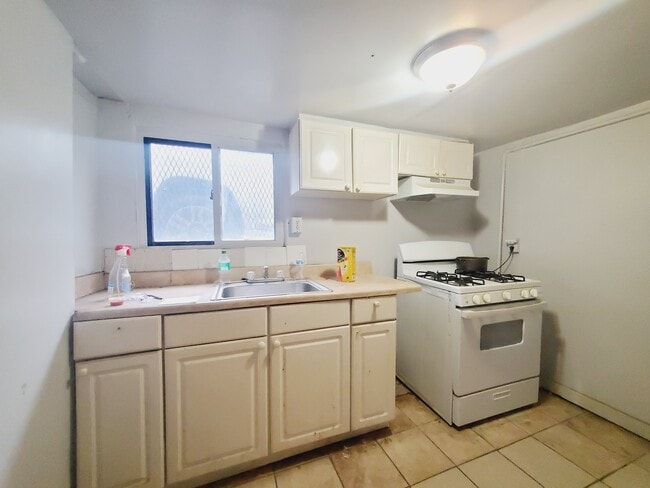 Building Photo - 1684 John F Kennedy Blvd Unit 3 Rental
