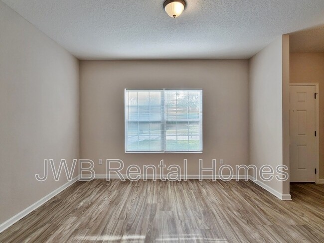 Photo - 4524 Victor St