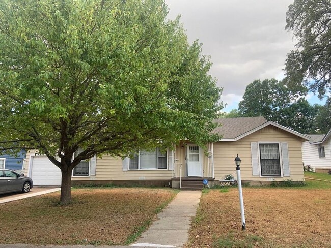 Building Photo - 3716 Parkwood St Rental